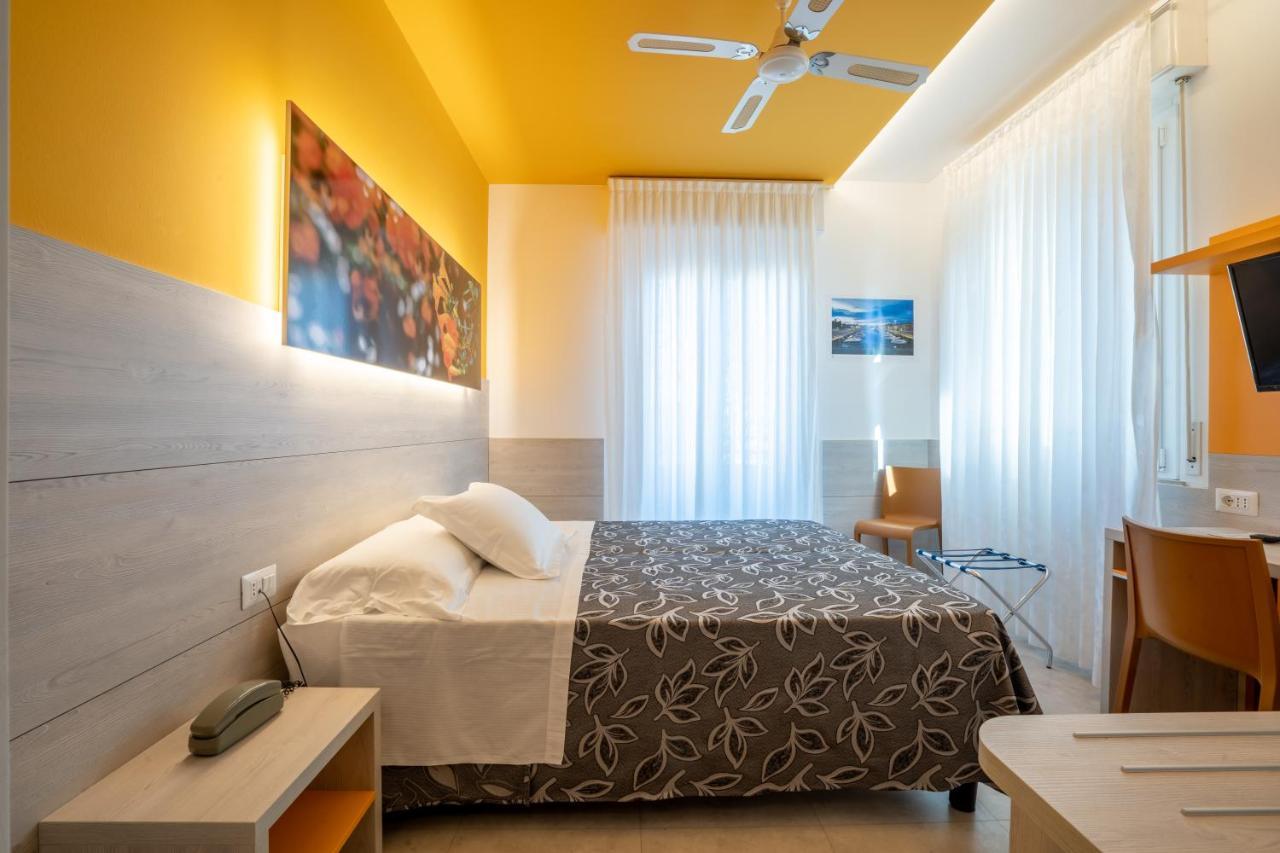 Clipper Hotell Pesaro Eksteriør bilde